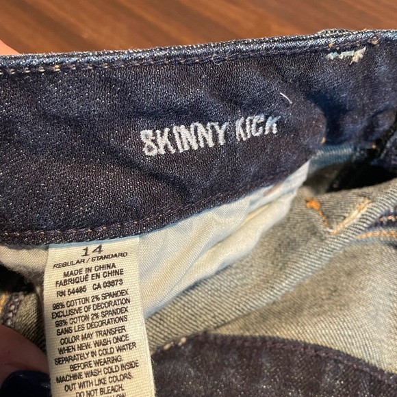 American Eagle like new ! Jeans with sequins on pockets. Size 14 - Picture 5 of 6